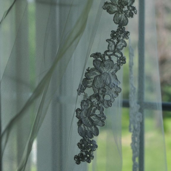 Paloma Blanca Wedding Veil /Champagne / Fingertip Length / Delicate Natural Lace main image 5